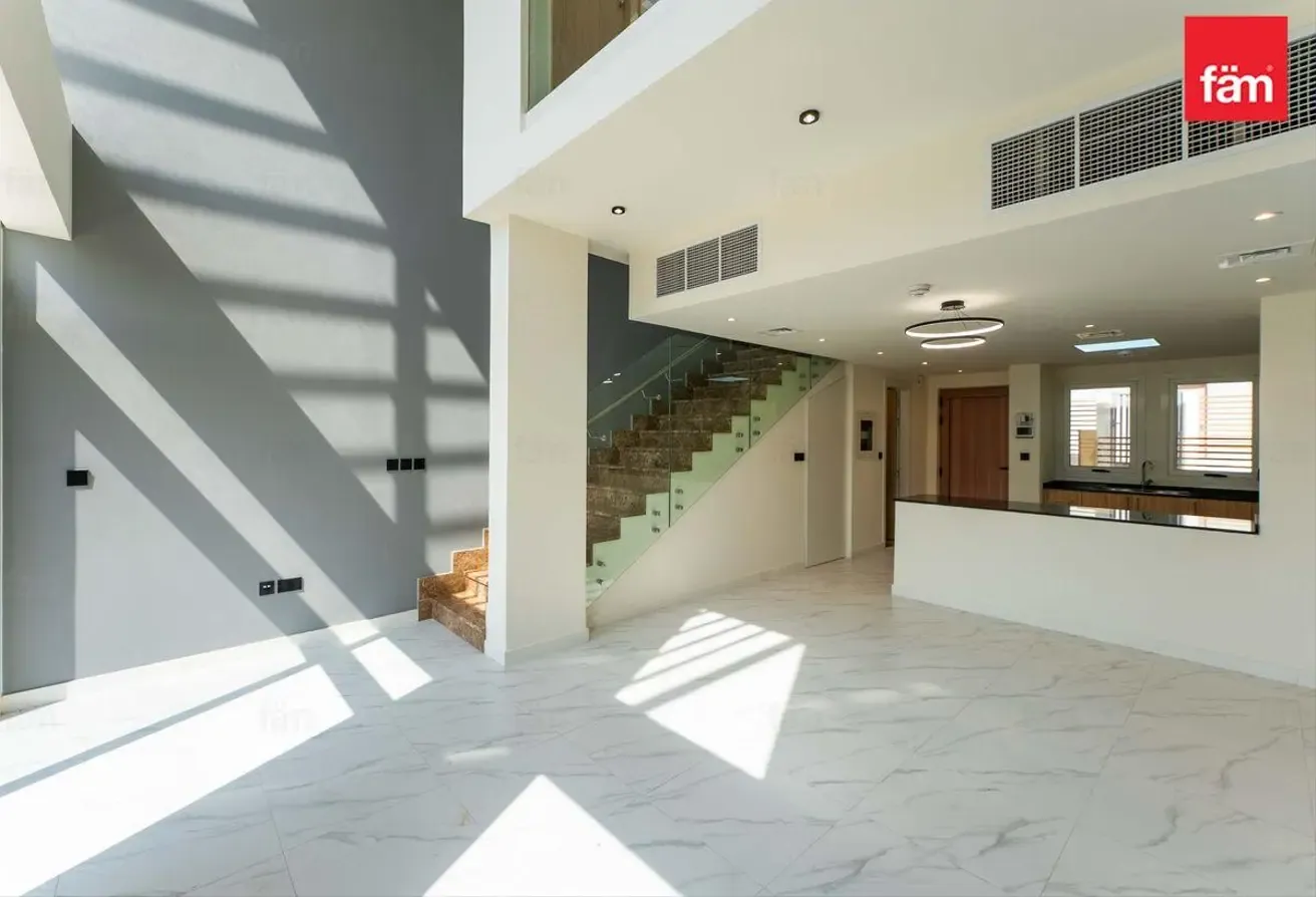Great Location | End Unit | Open View | Tenanted