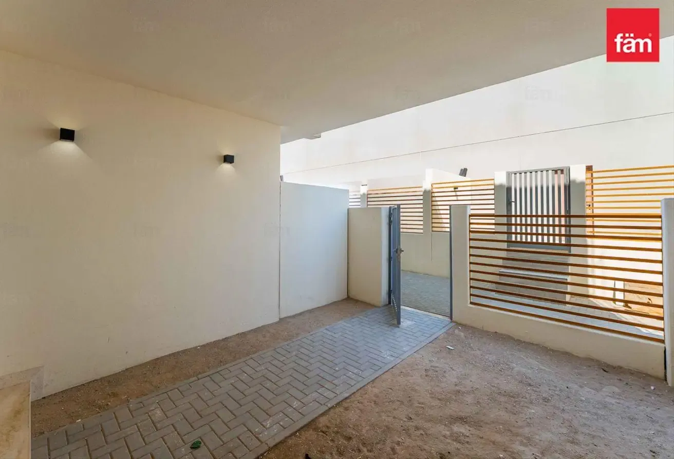 Great Location | End Unit | Open View | Tenanted