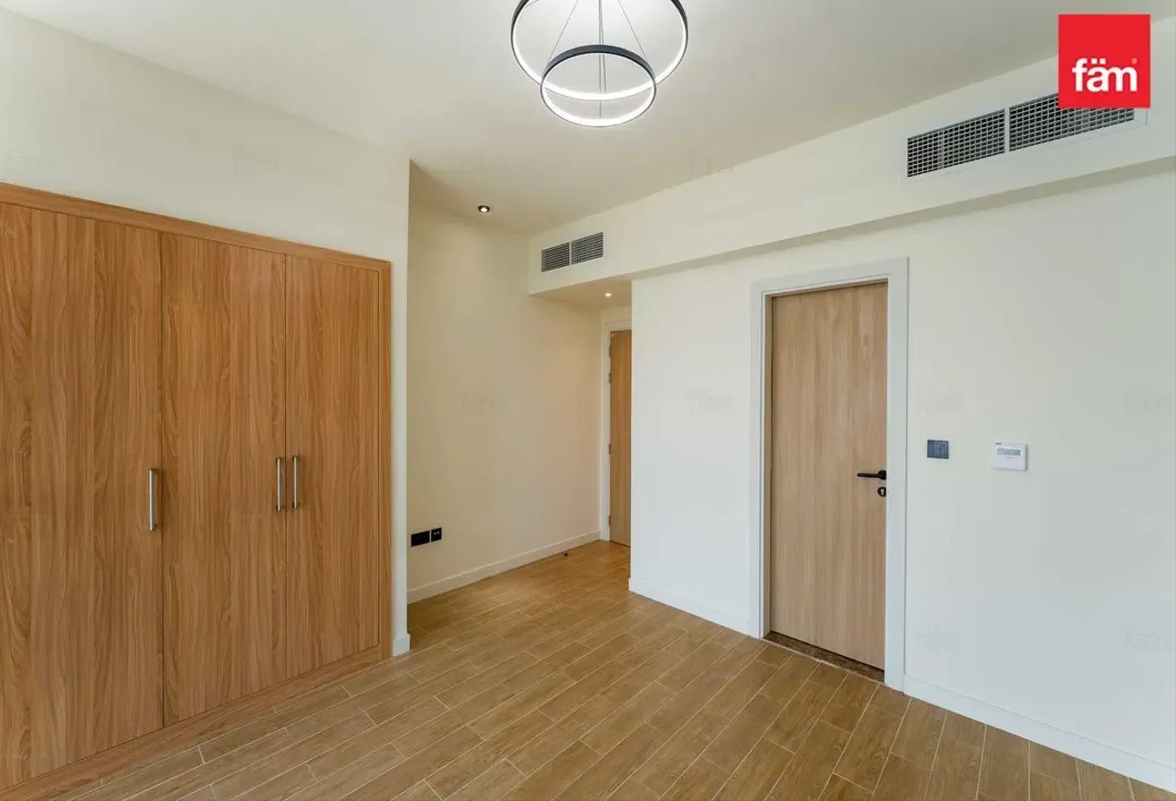 Great Location | End Unit | Open View | Tenanted