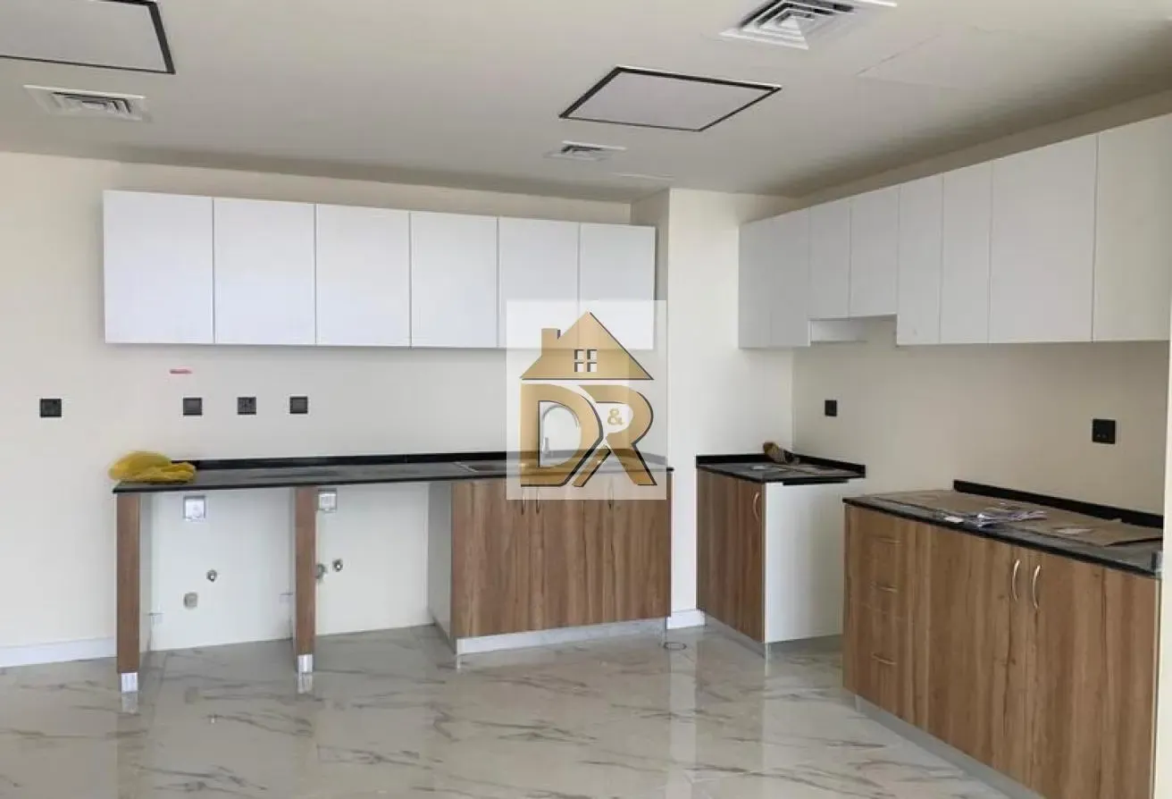 Bright and Spacious-Corner Unit-Near Amenities