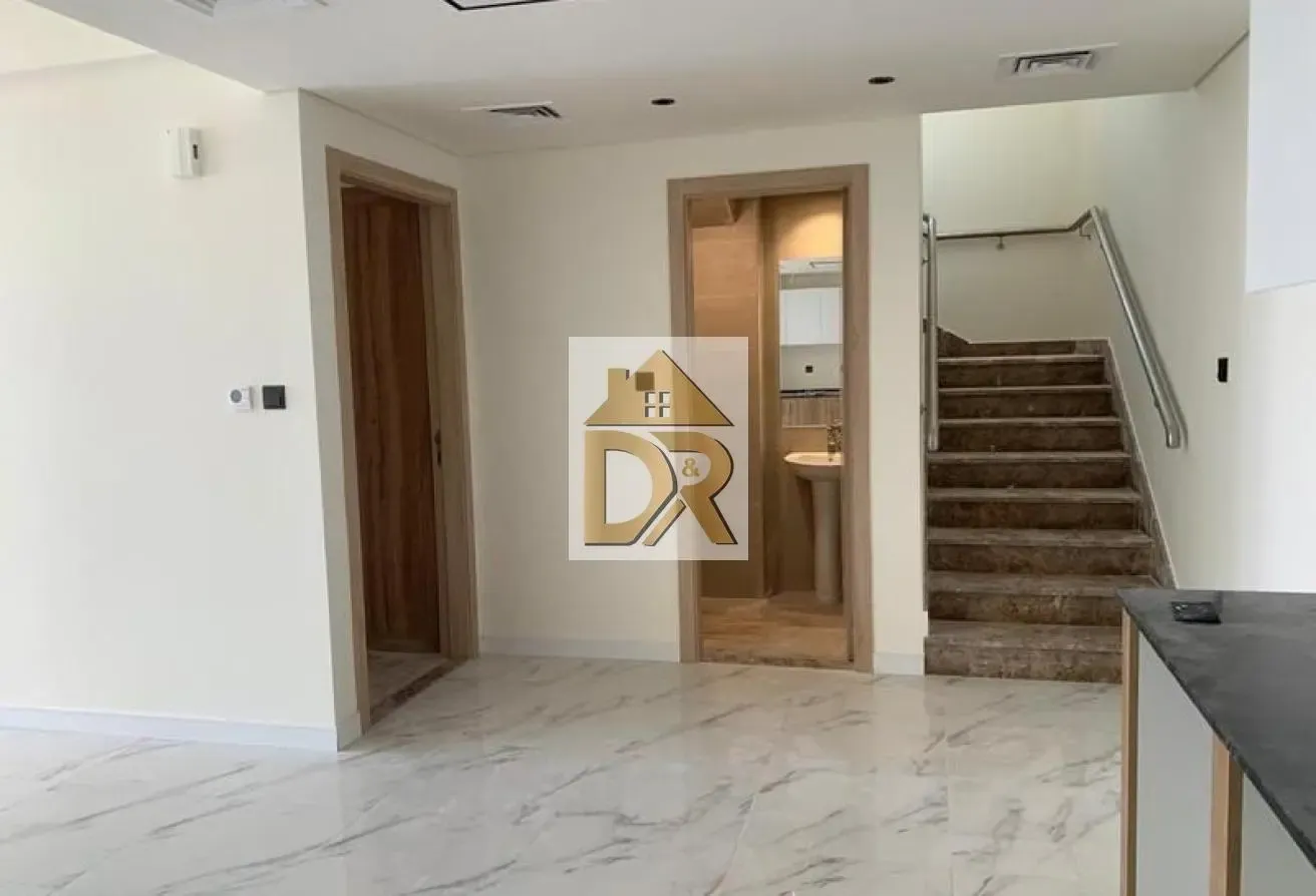 Bright and Spacious-Corner Unit-Near Amenities