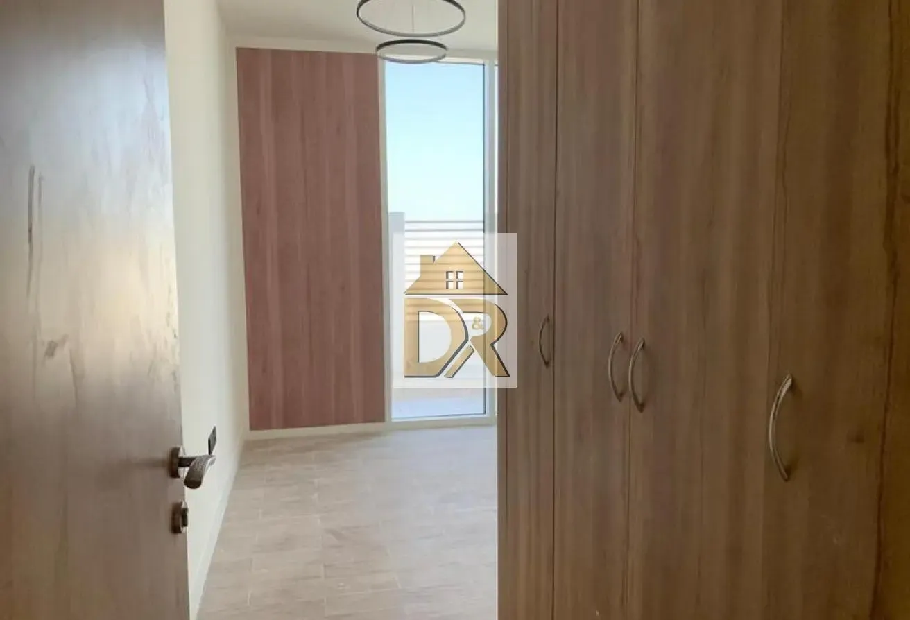 Bright and Spacious-Corner Unit-Near Amenities