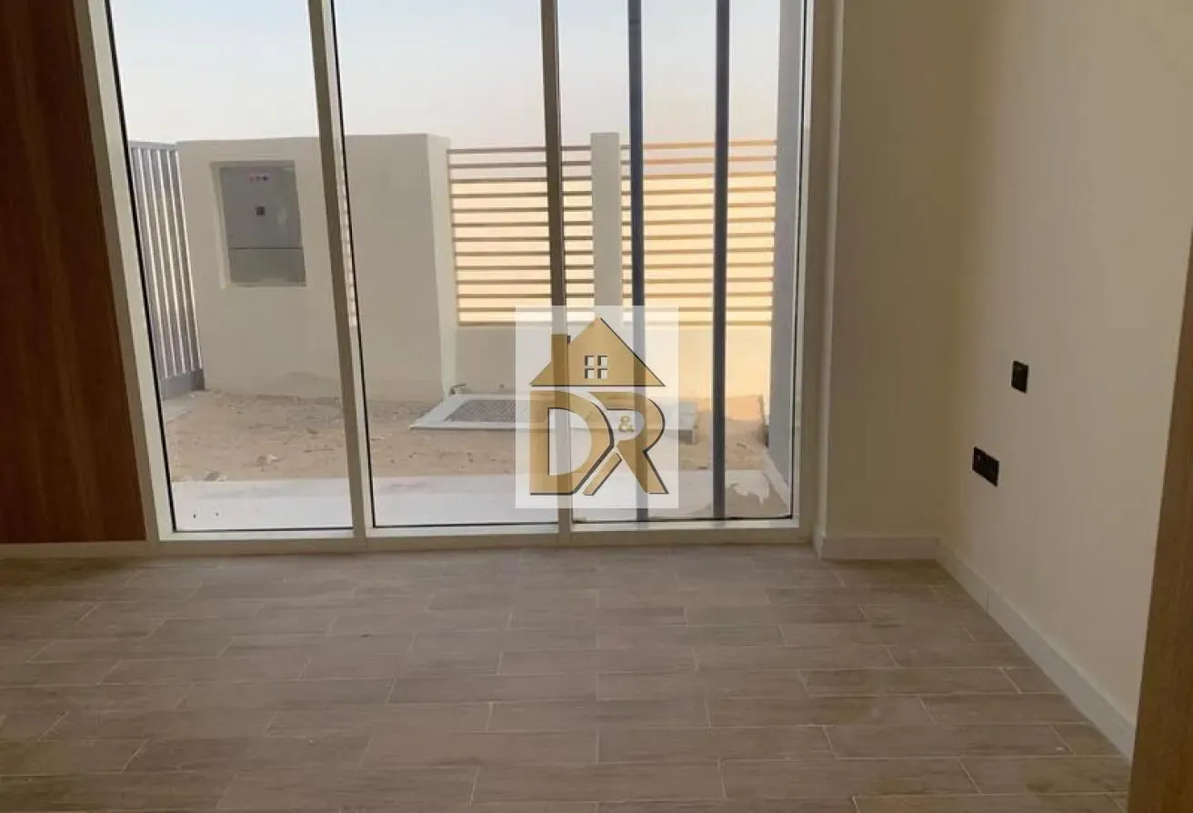 Bright and Spacious-Corner Unit-Near Amenities