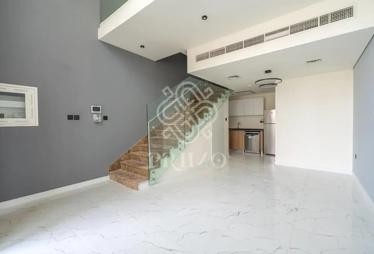 Loft Townhouse I Unfurnished I Corner
