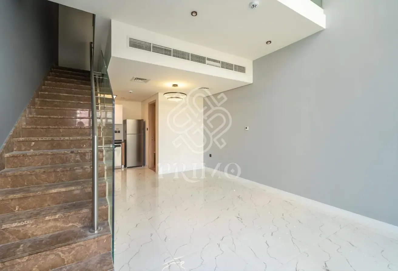 Loft Townhouse I Unfurnished I Corner