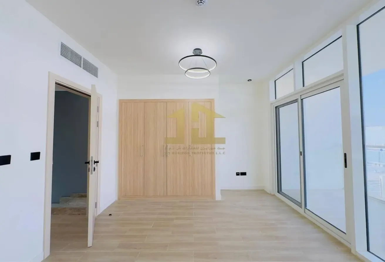 Elegant 2BR Townhouse | Family-Friendly Living