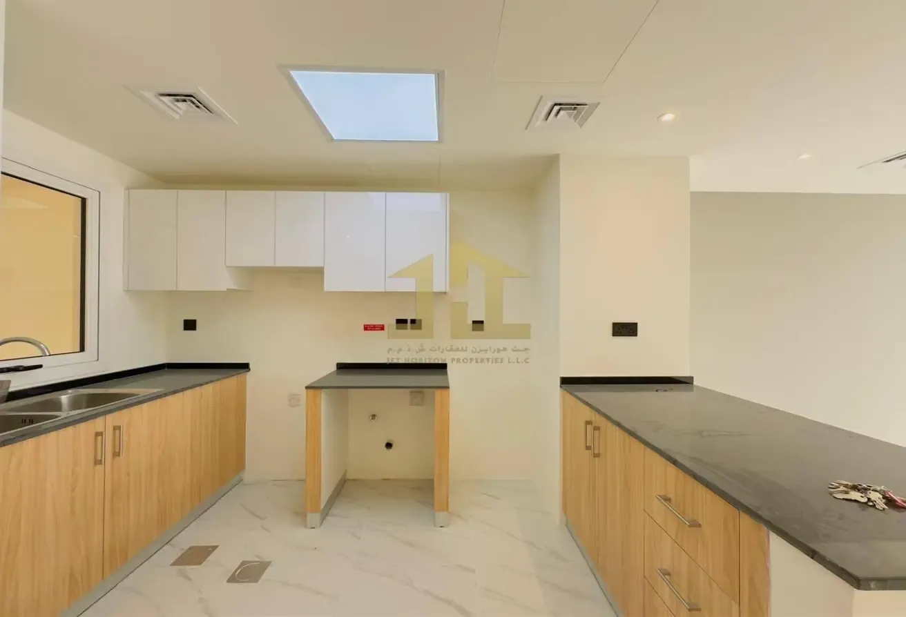 Elegant 2BR Townhouse | Family-Friendly Living