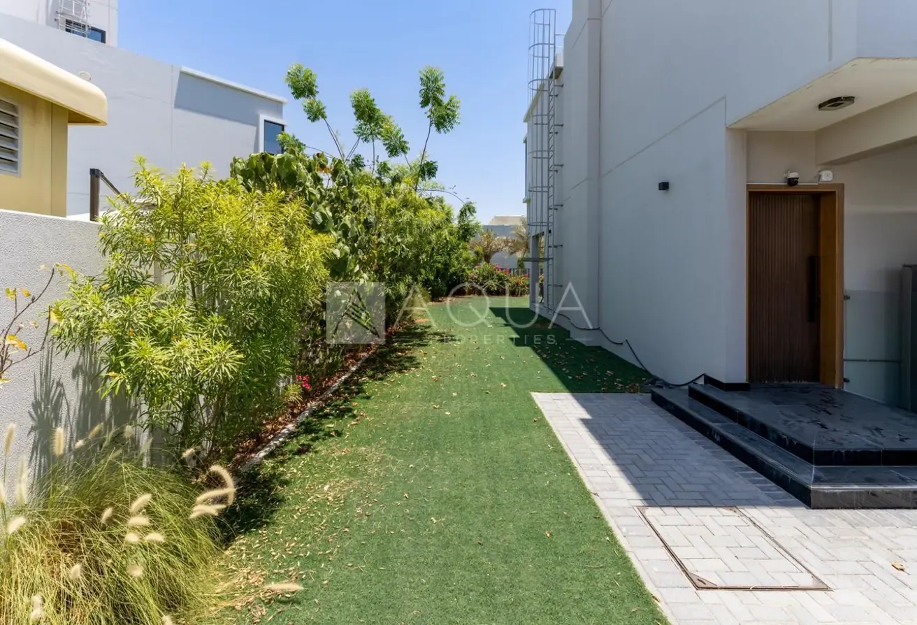 CORNER 3+MAID | SINGLE ROW | CLOSE TO POOL