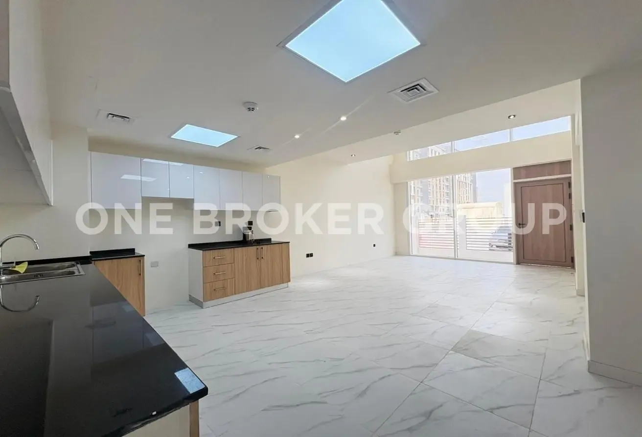 Corner Unit | Near Amenities |  Rented | High ROI