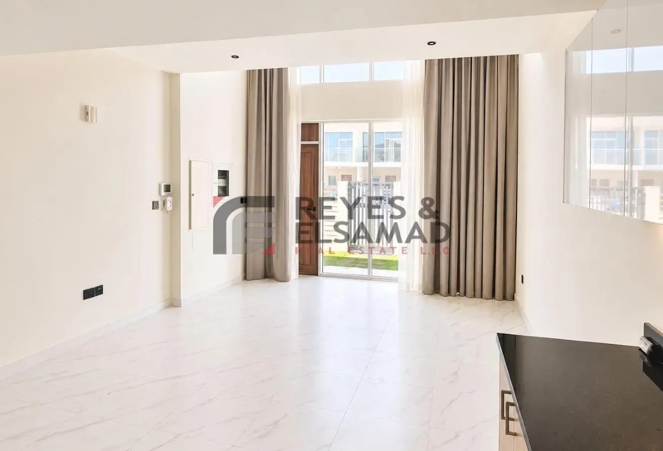 Vacant – Ready I Spacious I Private Garden