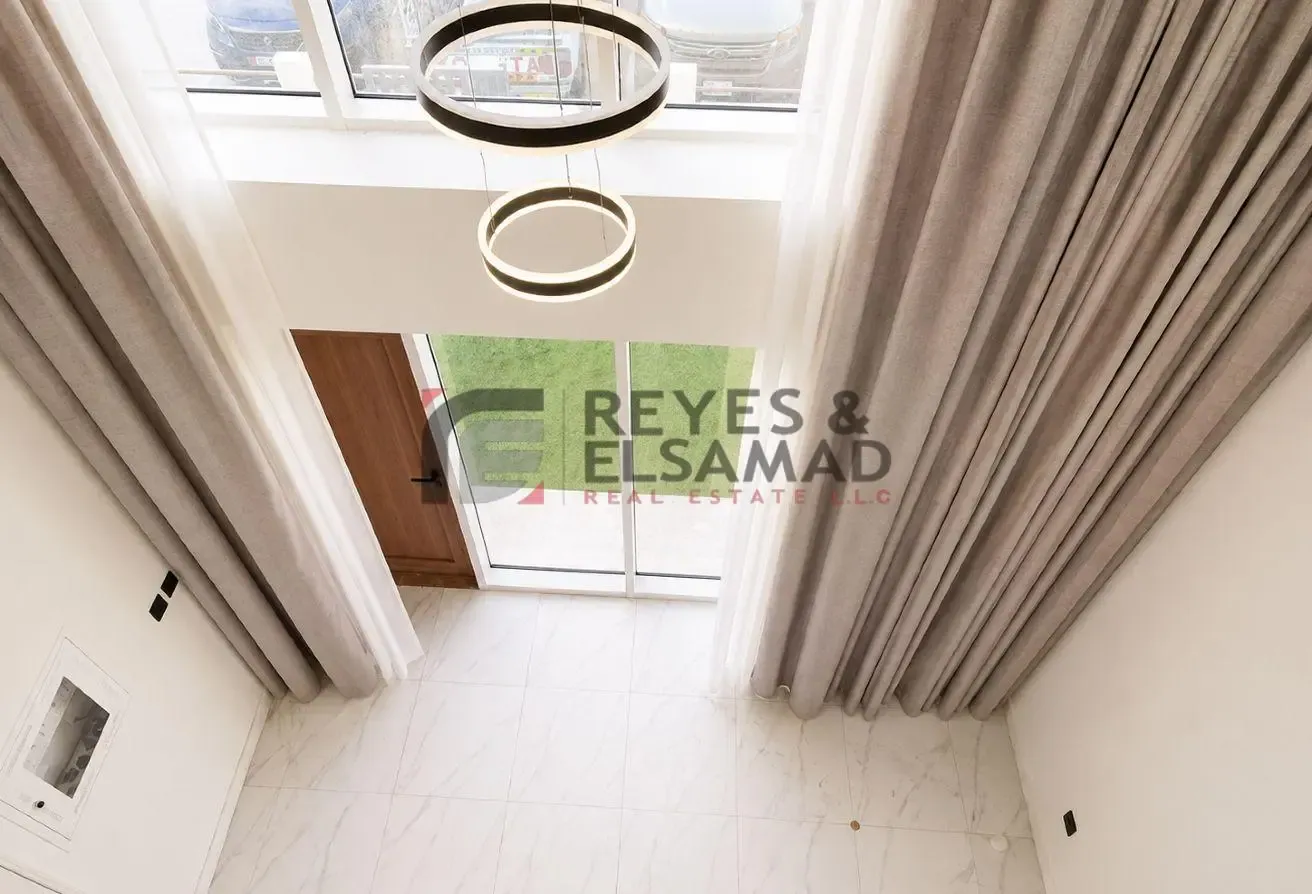 Vacant – Ready   I Spacious I Private Garden