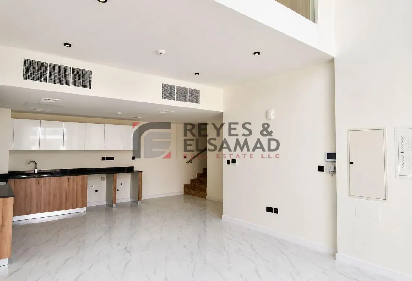 Vacant – Ready   I Spacious I Private Garden