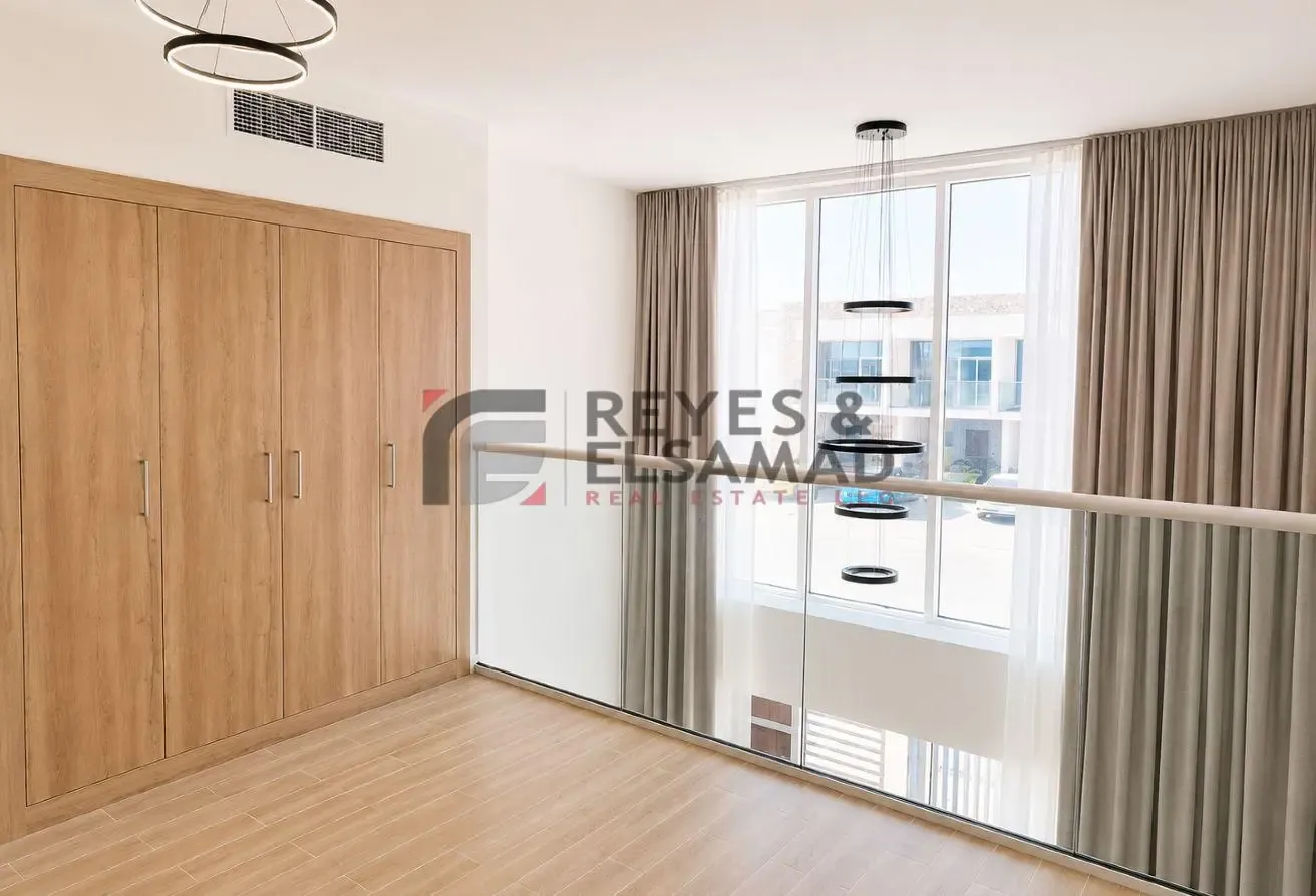 Vacant – Ready   I Spacious I Private Garden