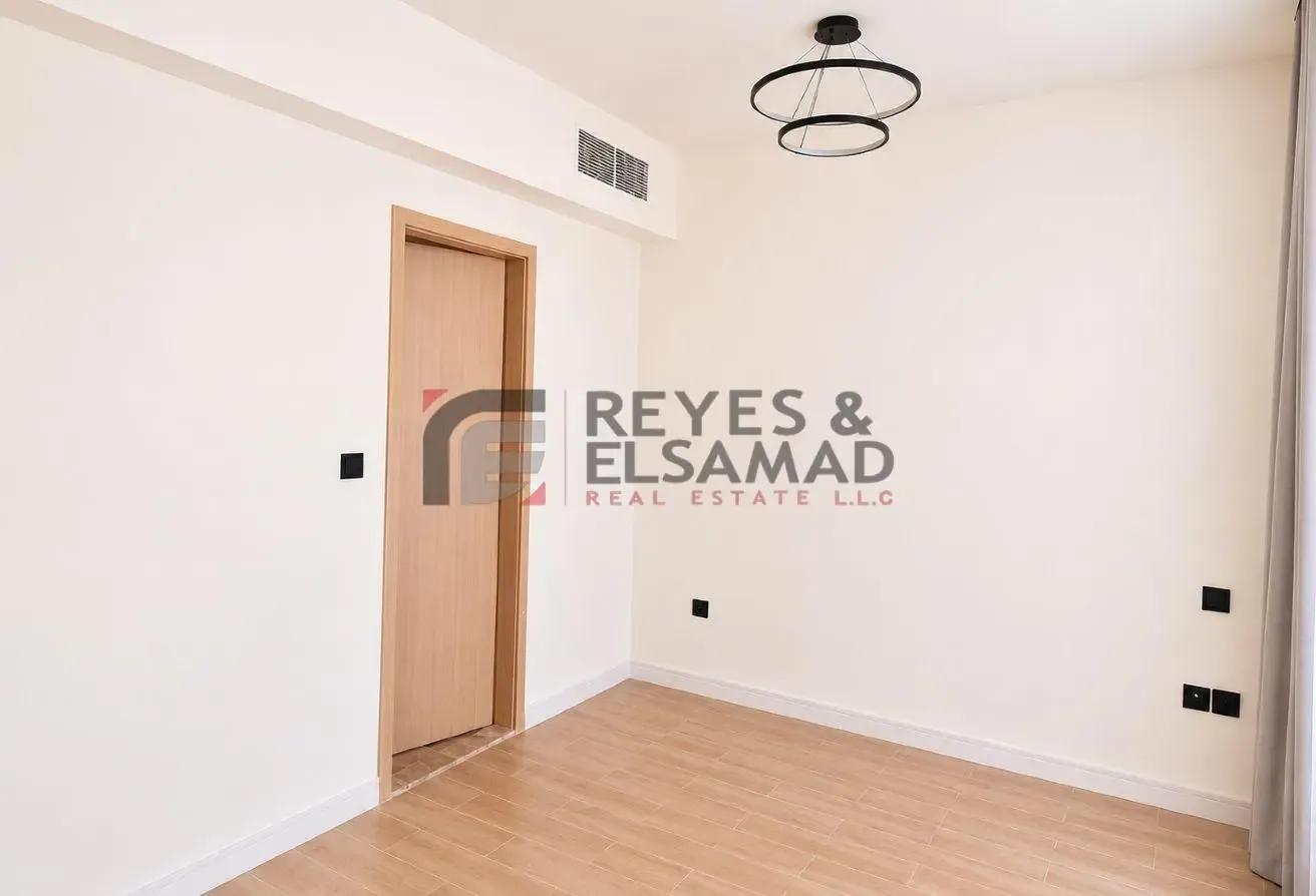 Vacant – Ready   I Spacious I Private Garden