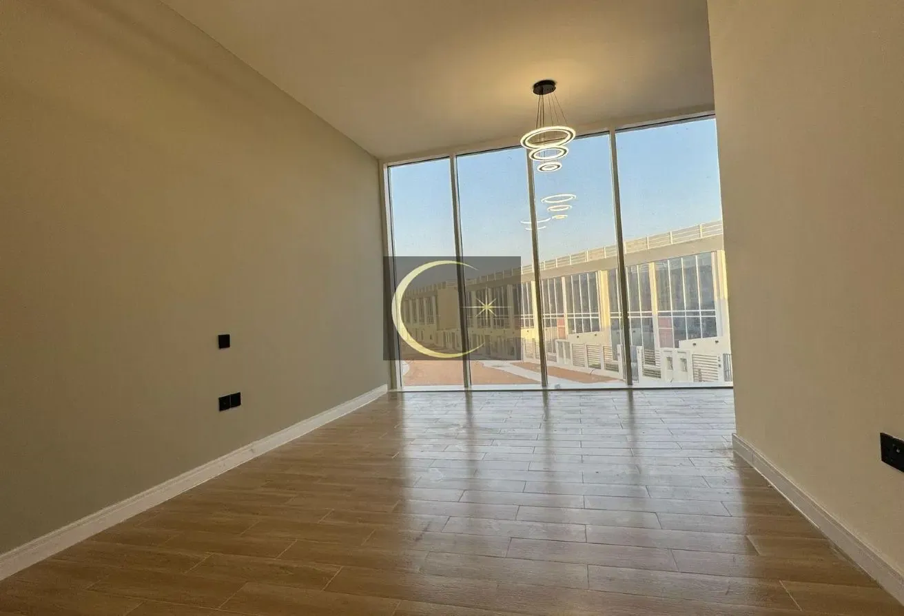 Upgraded Corner 1BR | Front Garden | Vacant