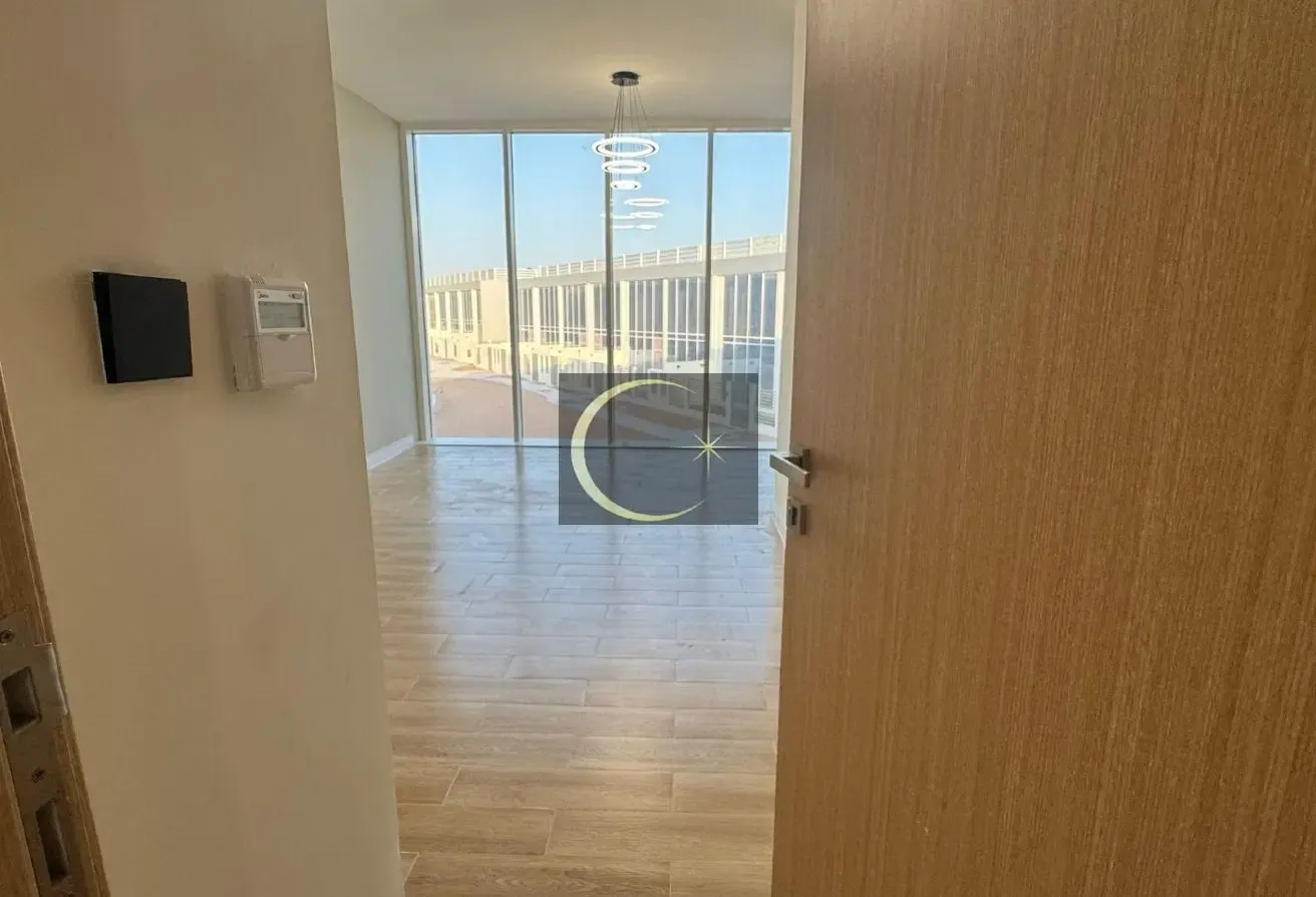 Upgraded Corner 1BR | Front Garden | Vacant