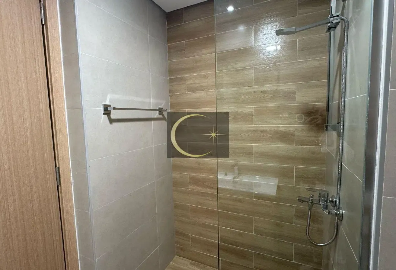 Upgraded Corner 1BR | Front Garden | Vacant