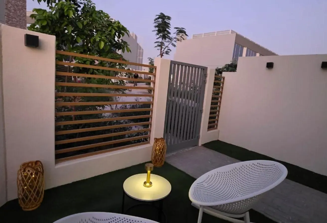 2Bedroom Corner Townhouse with Large Courtyard.