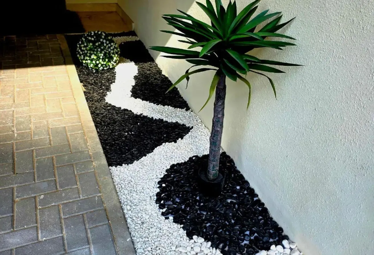 2Bedroom Corner Townhouse with Large Courtyard.