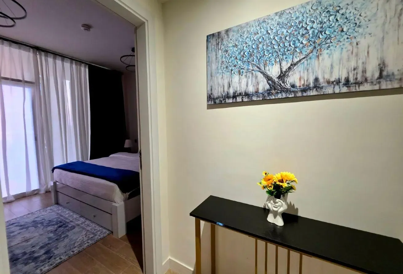 2Bedroom Corner Townhouse with Large Courtyard.