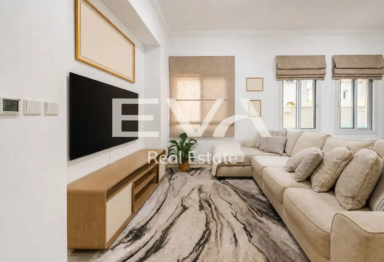 LIGHT WOOD | PERFECT CONDITION | NEXT TO PARK