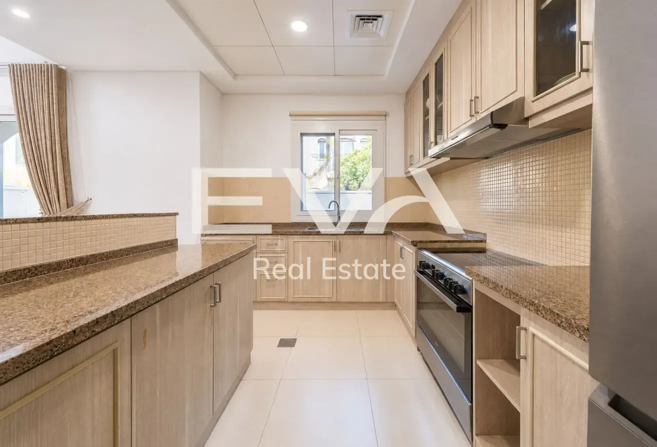 LIGHT WOOD | PERFECT CONDITION | NEXT TO PARK
