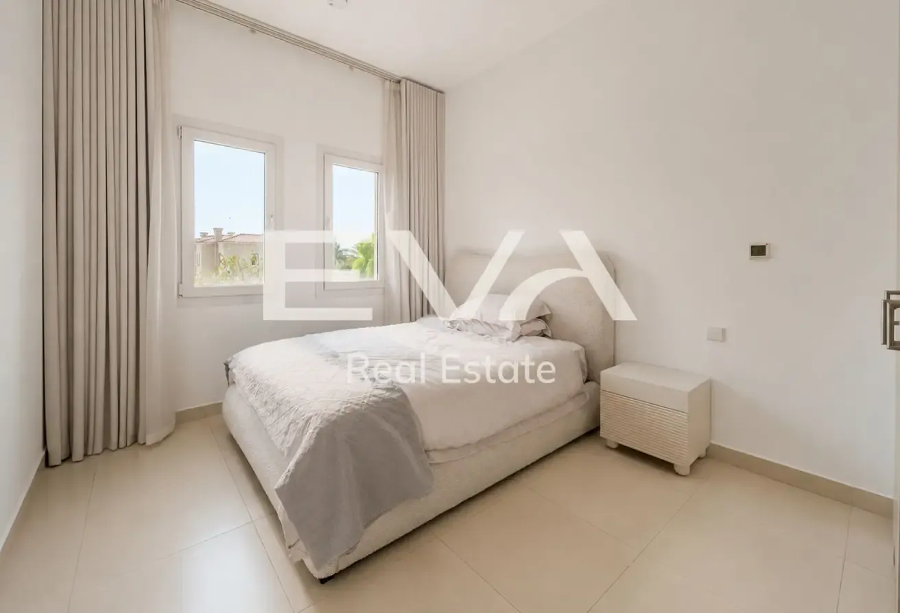 LIGHT WOOD | PERFECT CONDITION | NEXT TO PARK