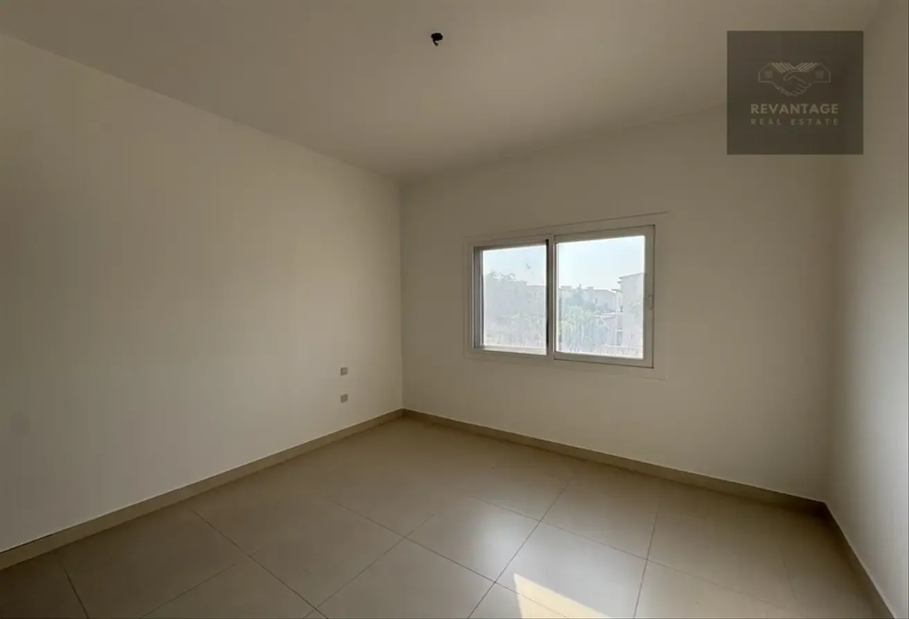 Amazing Location | Single Row | Exclusive Unit |