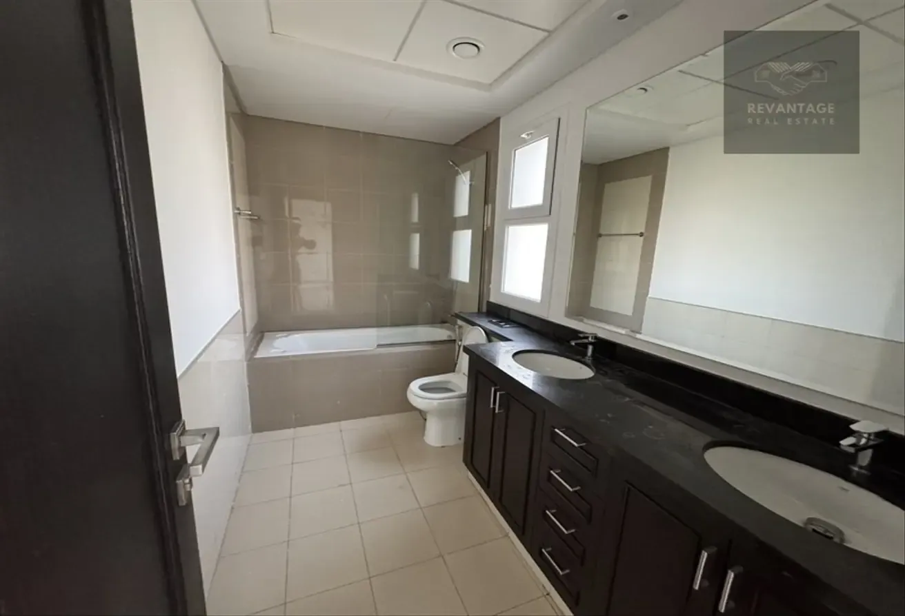 Amazing Location | Single Row | Exclusive Unit |