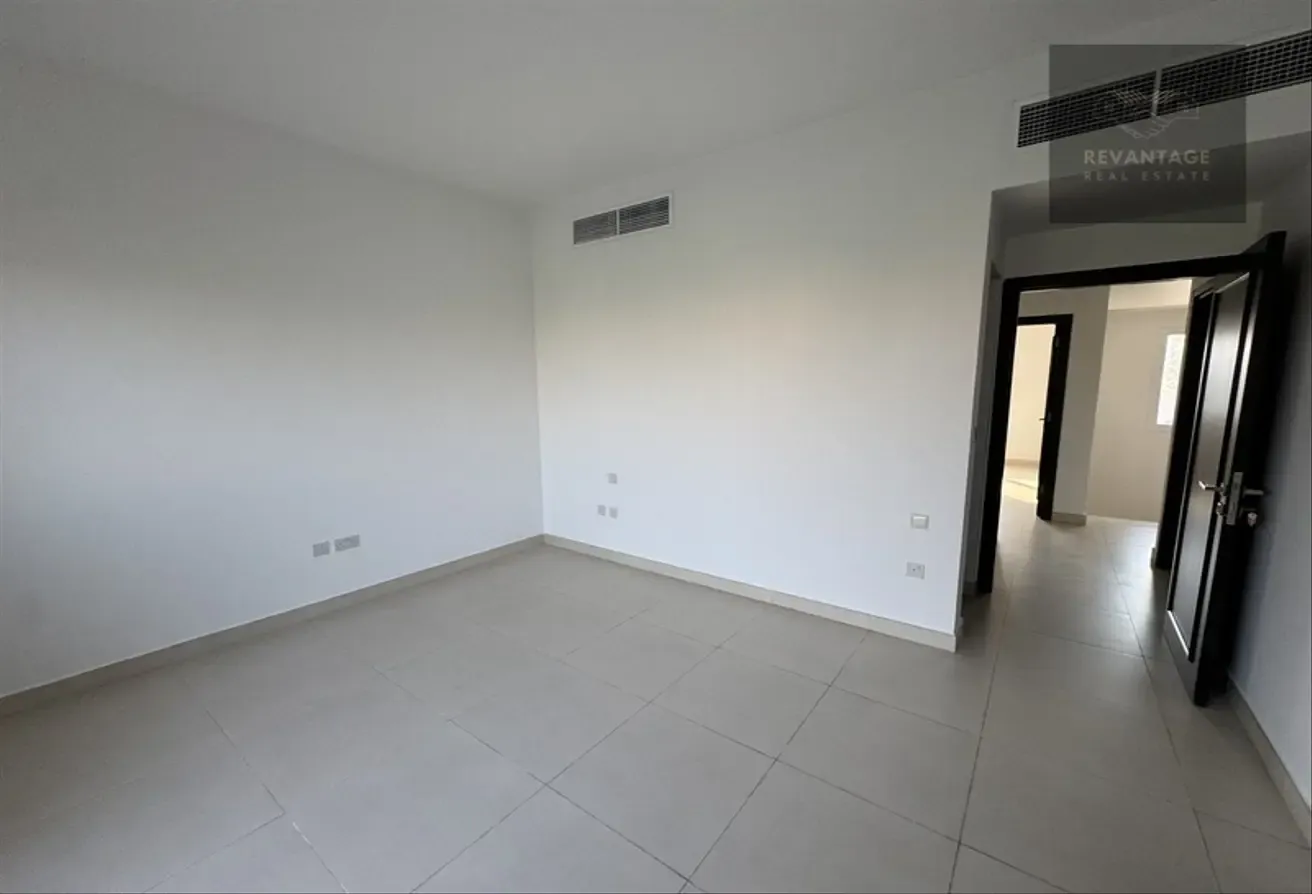 Amazing Location | Single Row | Exclusive Unit |