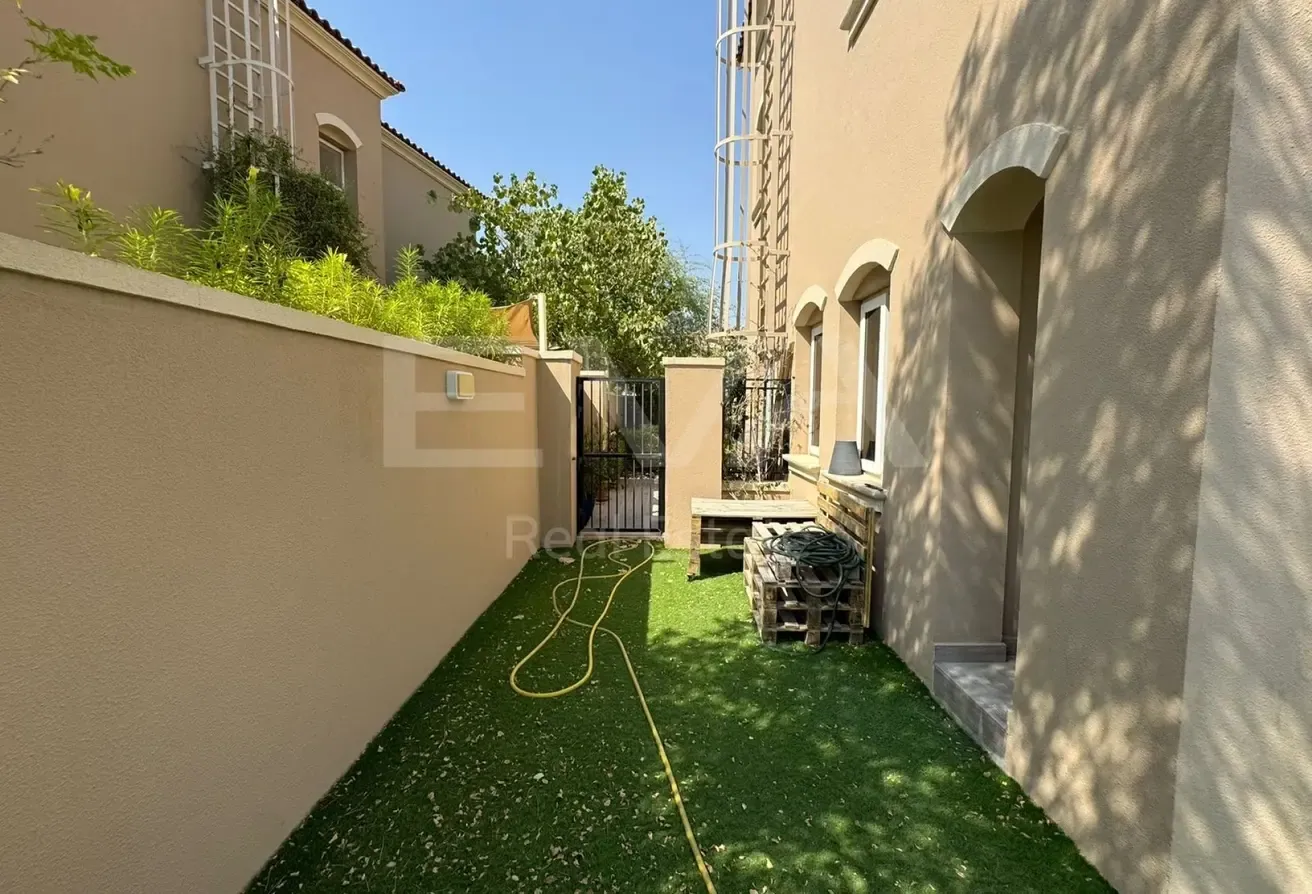 UNFURNISHED | VACANT | PRISTINE CONDITION