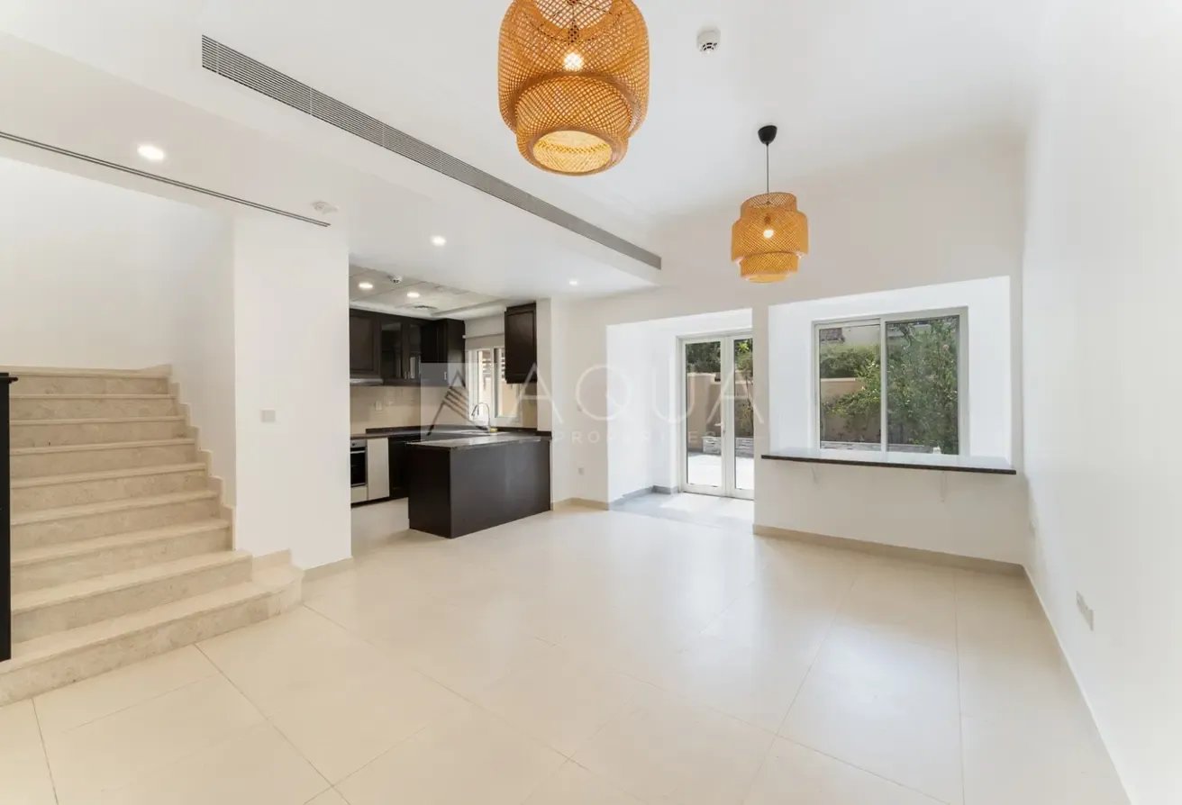 EXTENDED | BIG PLOT | VACANT | EXCLUSIVE