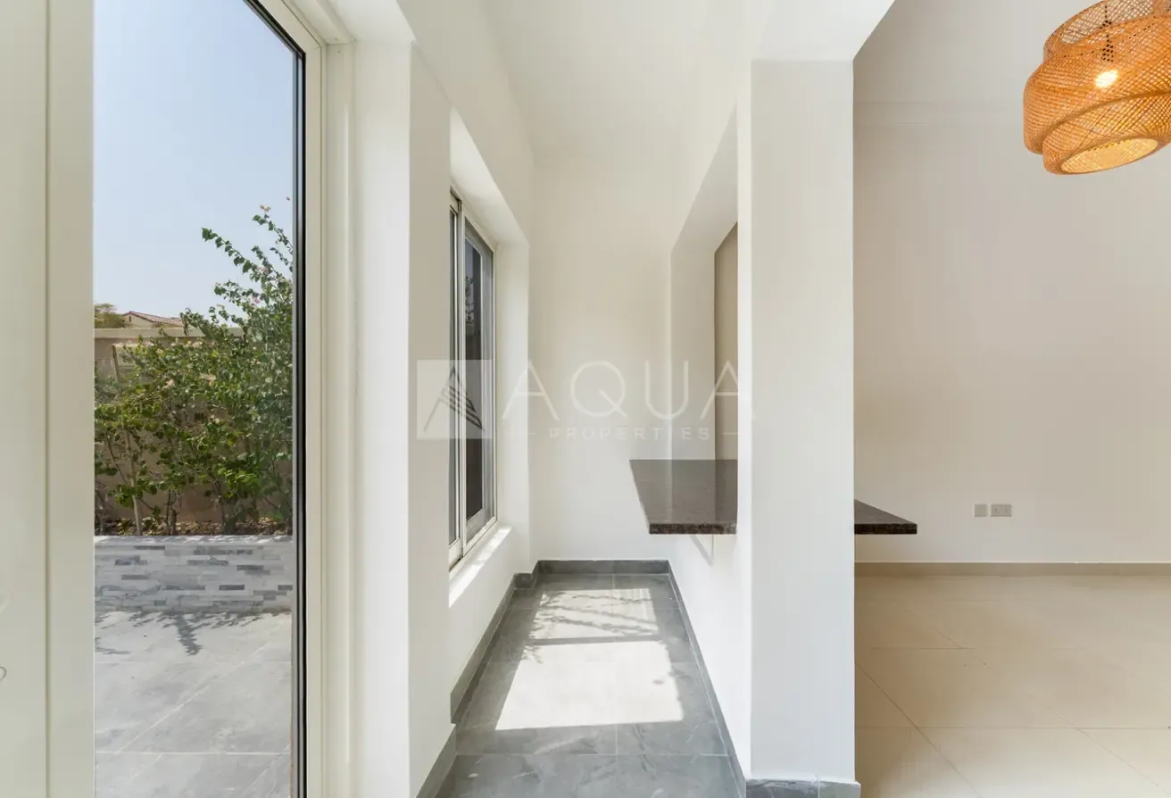 EXTENDED | BIG PLOT | VACANT | EXCLUSIVE