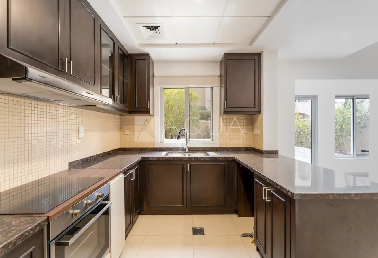 EXTENDED | BIG PLOT | VACANT | EXCLUSIVE