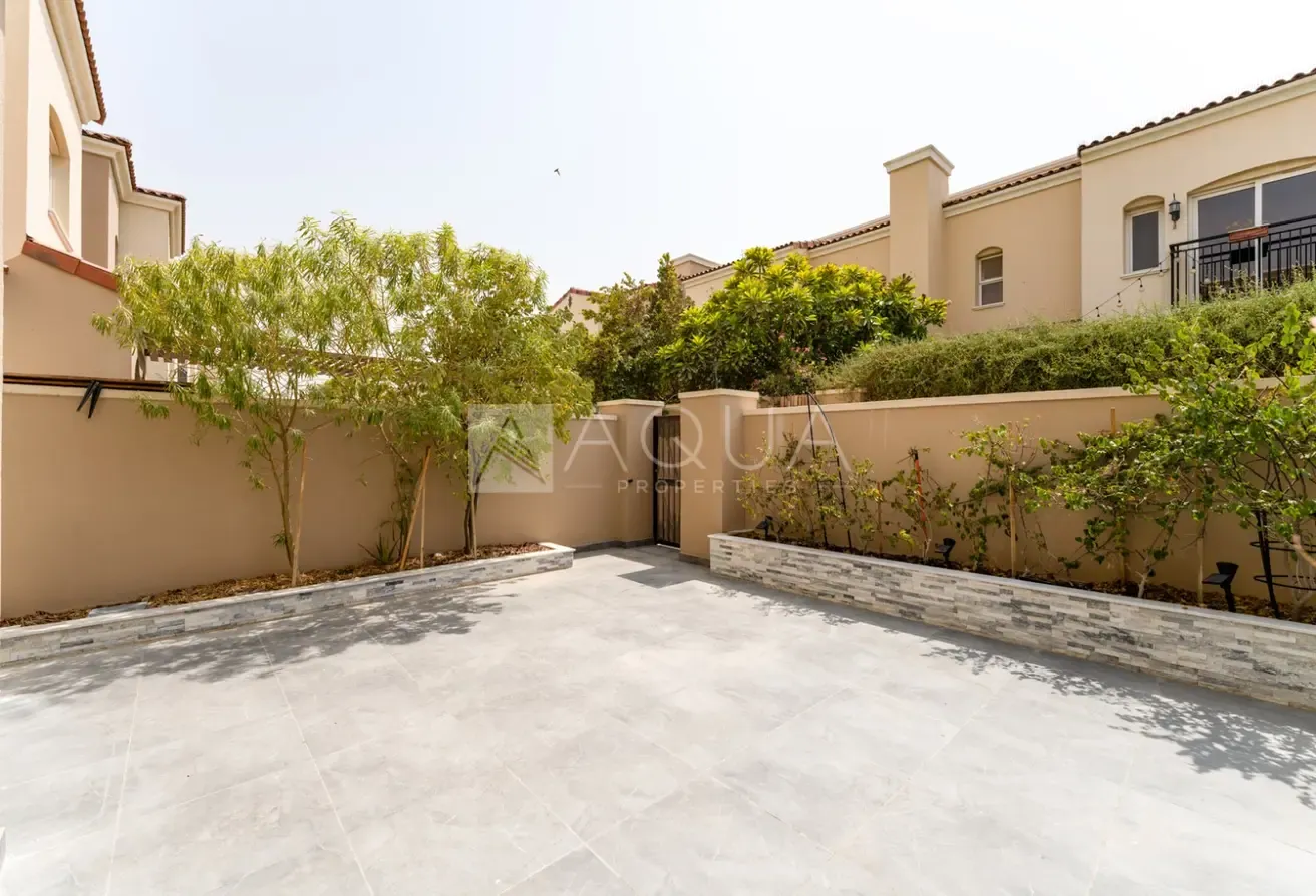 EXTENDED | BIG PLOT | VACANT | EXCLUSIVE