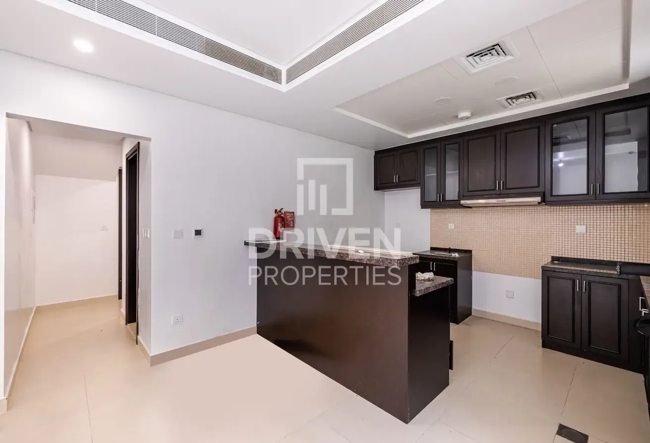 Vacant On Transfer | Single Row | Perfect Location