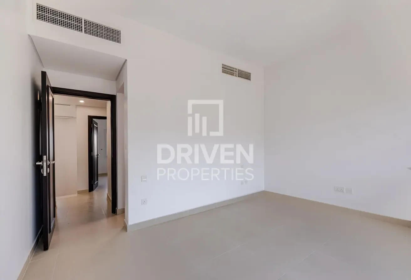 Vacant On Transfer | Single Row | Perfect Location