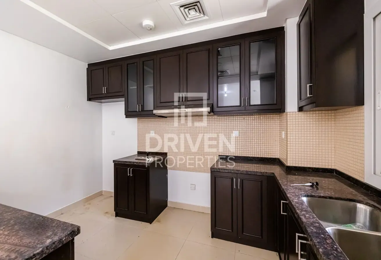 Vacant On Transfer | Single Row | Perfect Location