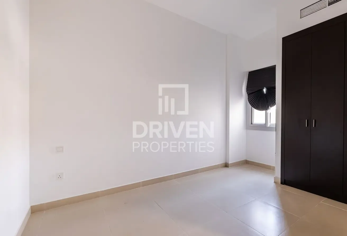Vacant On Transfer | Single Row | Perfect Location