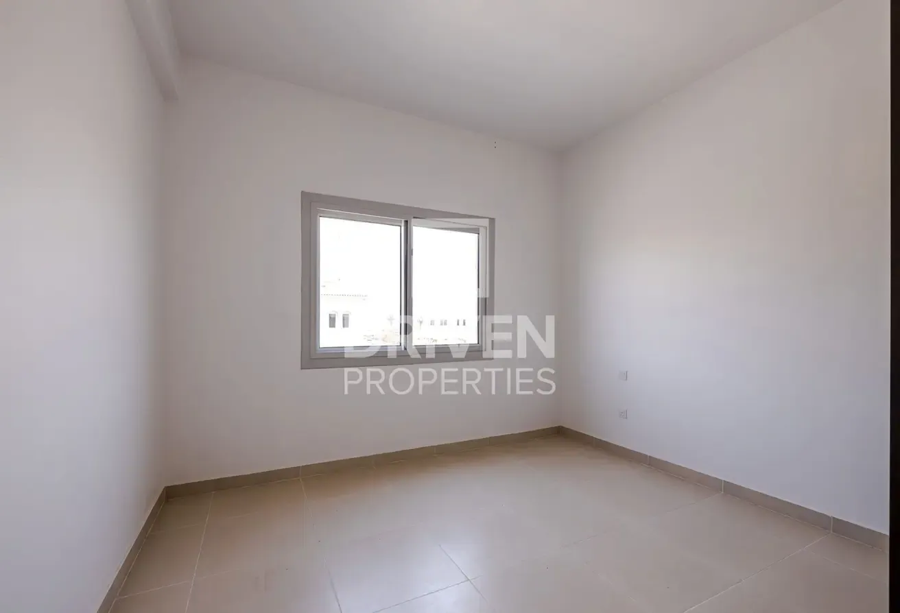 Vacant On Transfer | Single Row | Perfect Location