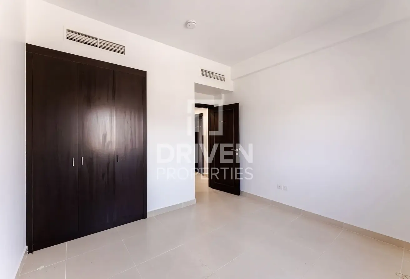 Vacant On Transfer | Single Row | Perfect Location