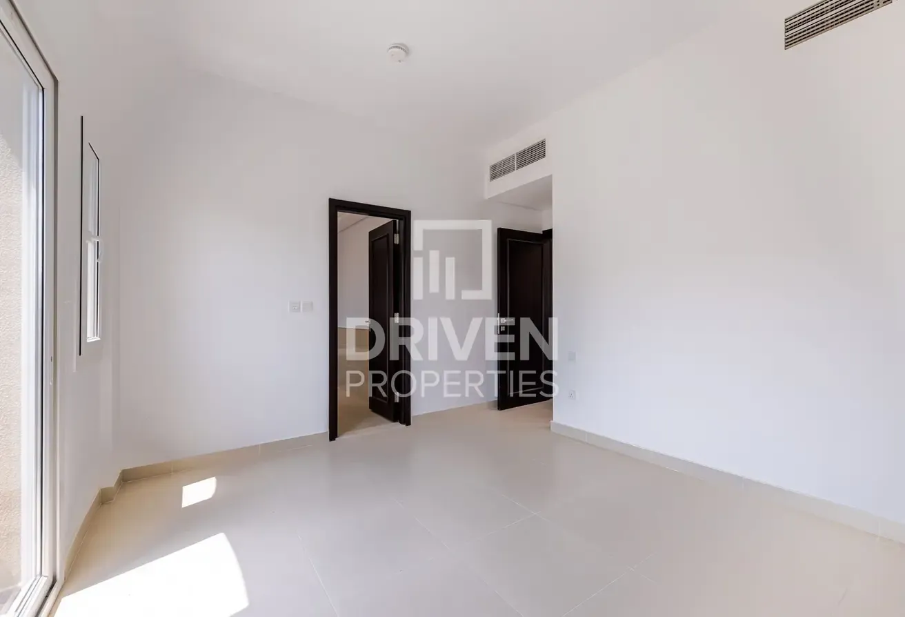 Vacant On Transfer | Single Row | Perfect Location