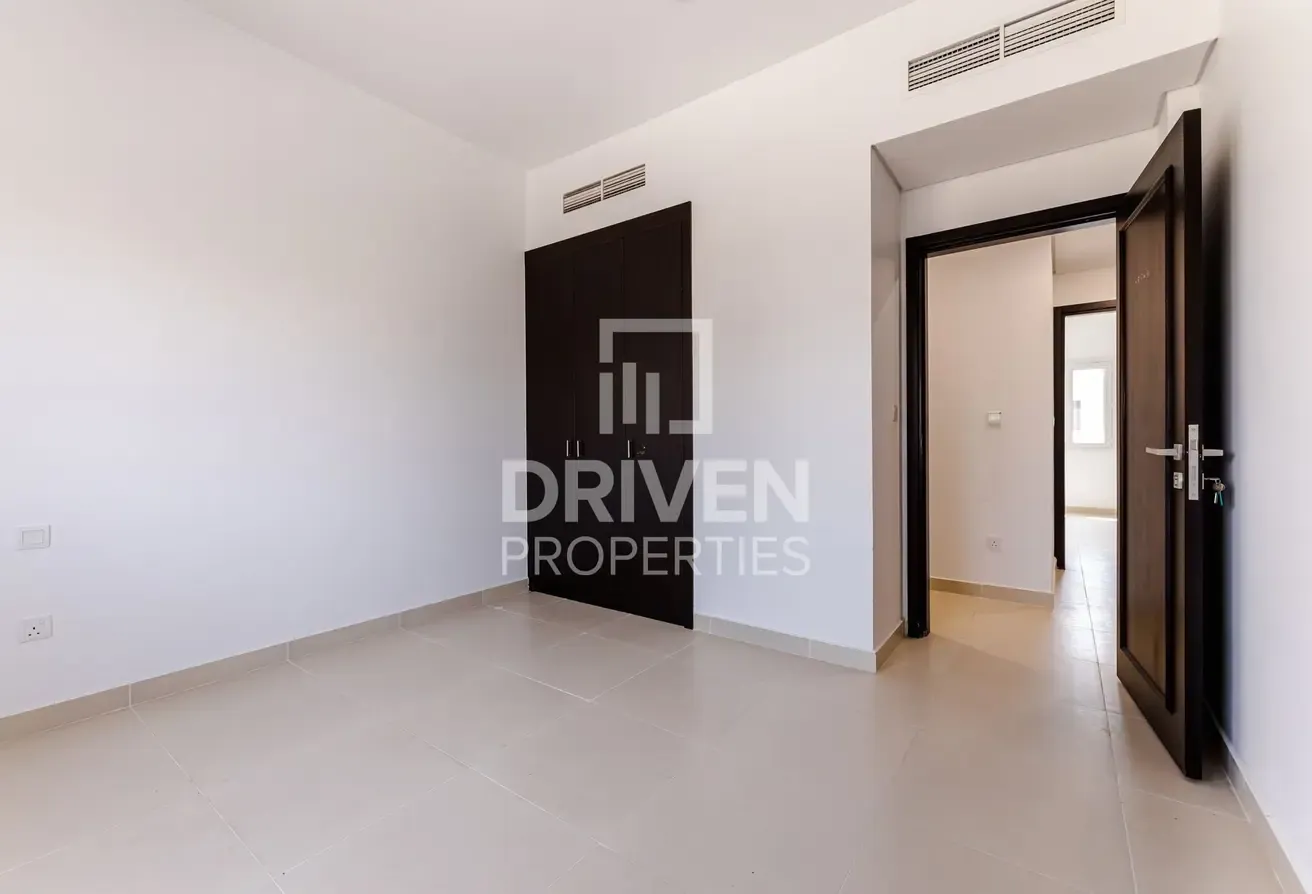 Vacant On Transfer | Single Row | Perfect Location