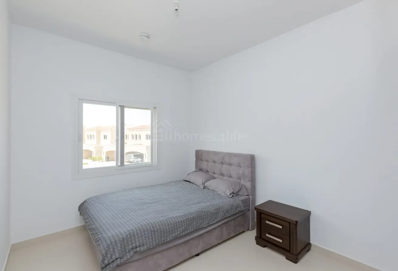 EXCLUSIVE | End Unit  | Vacant Soon | Negotiate