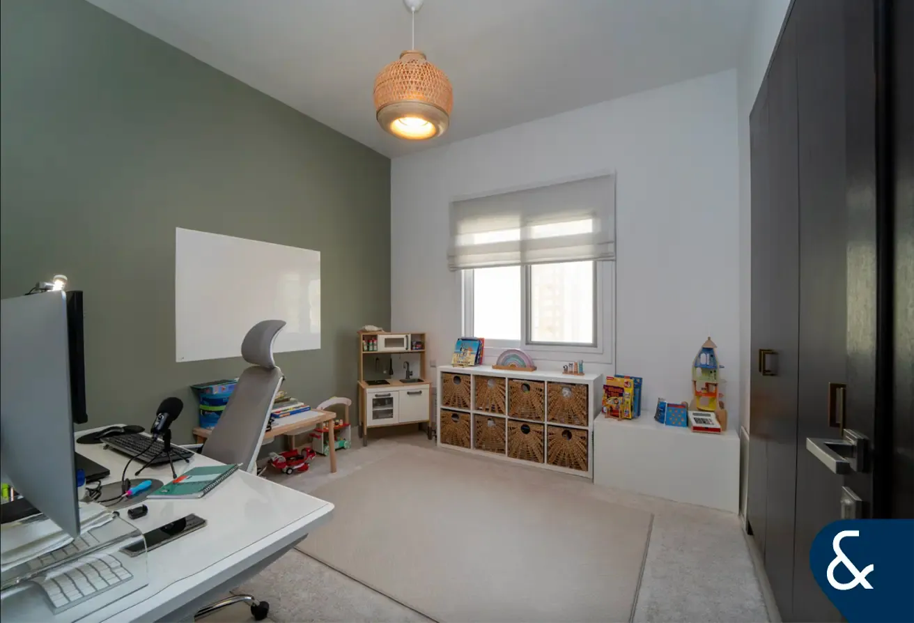4 Beds | Vacant on Transfer | Backs Park