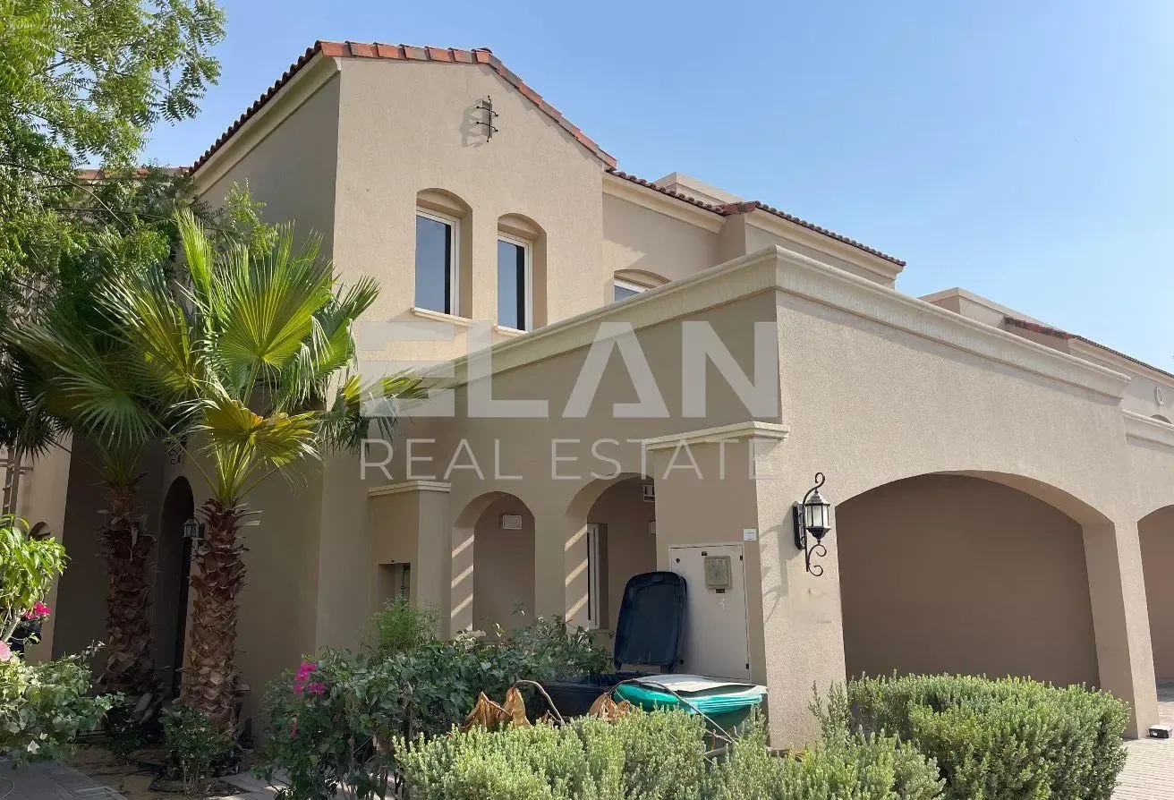Corner Unit | Single Row | Near Pool & park