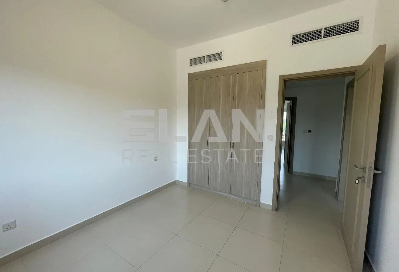 Corner Unit | Single Row | Near Pool & park