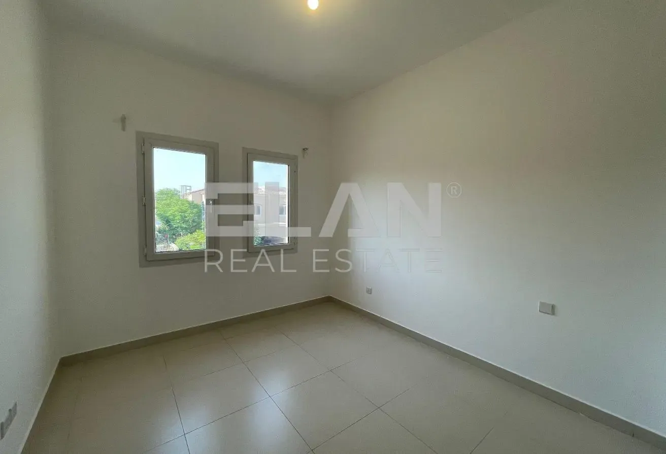 Corner Unit | Single Row | Near Pool & park