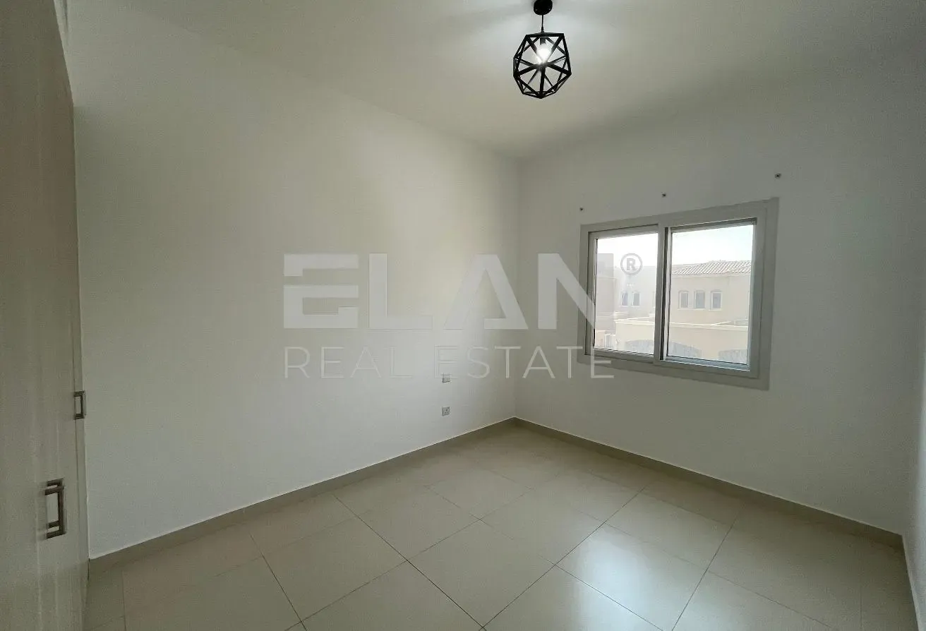 Corner Unit | Single Row | Near Pool & park