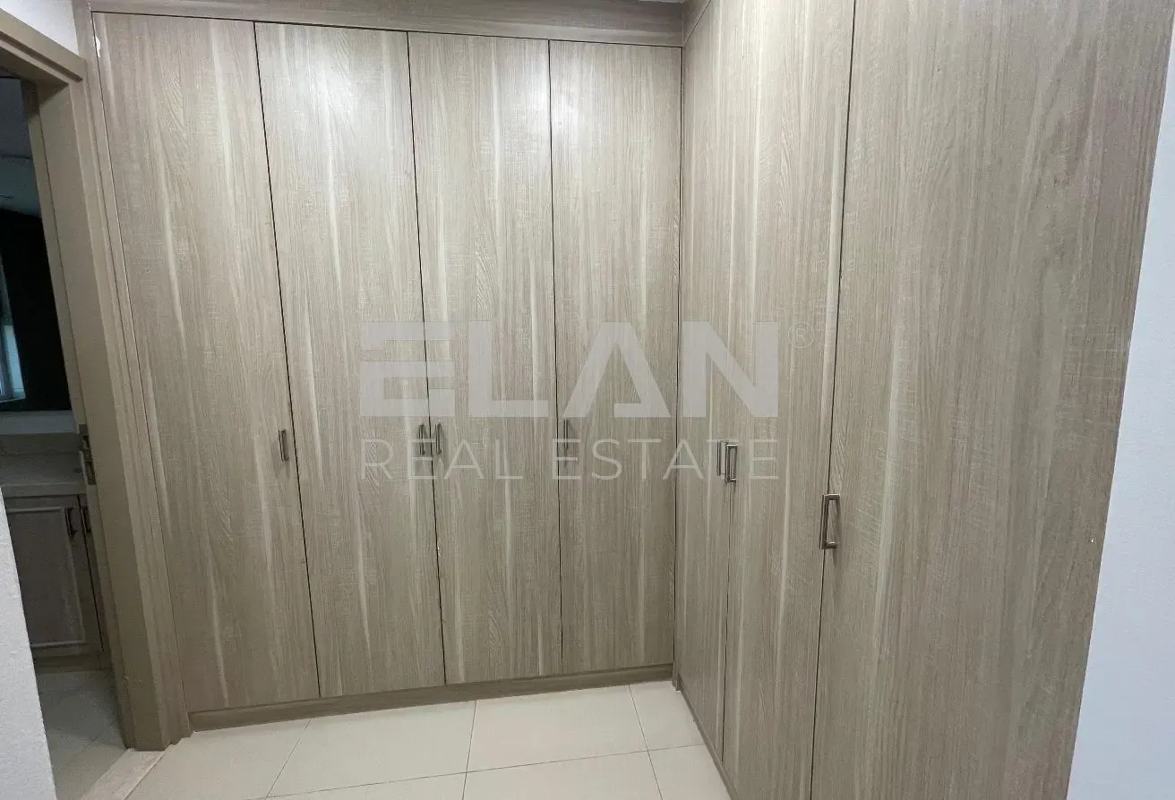 Corner Unit | Single Row | Near Pool & park